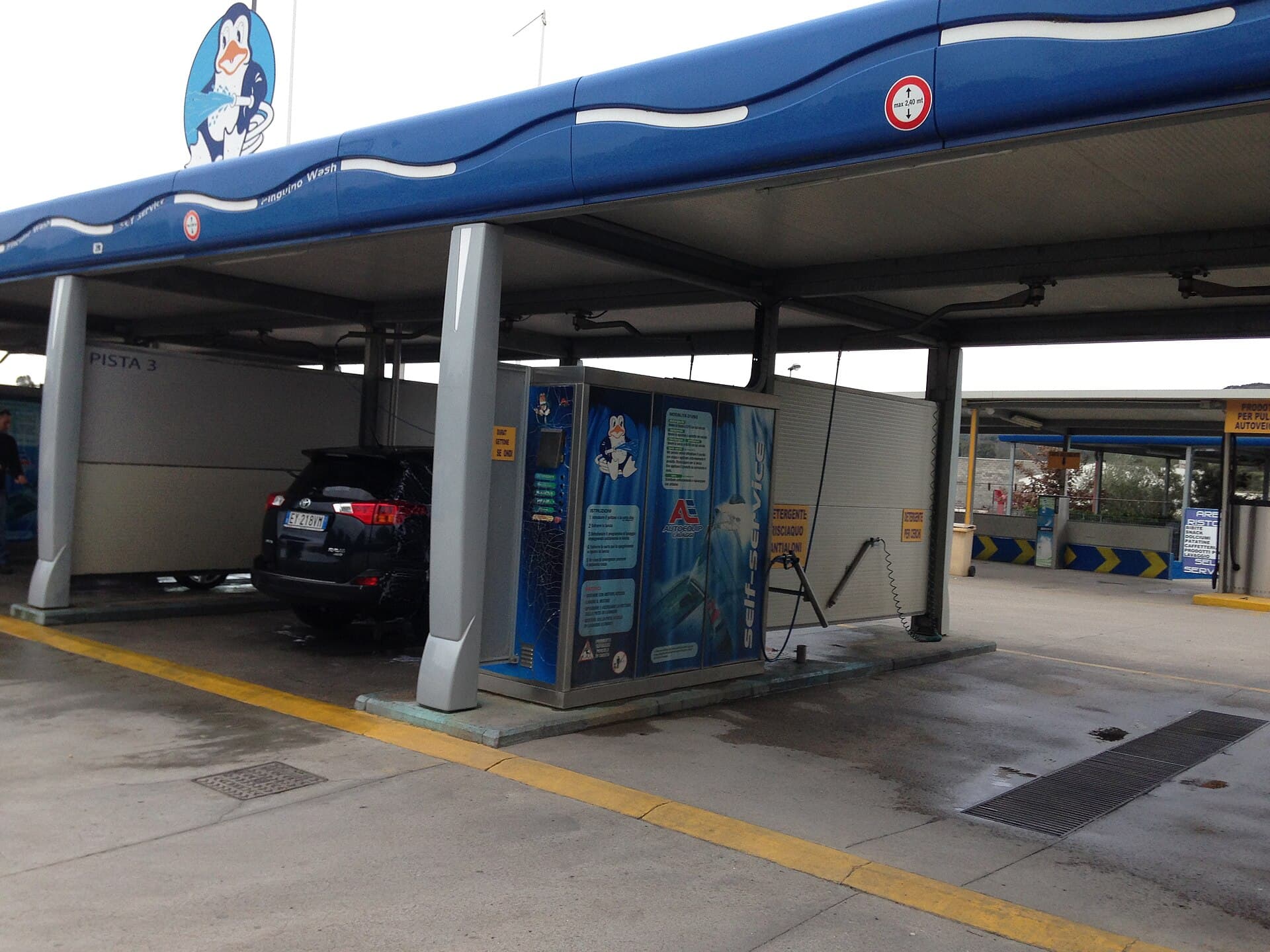 Un autolavaggio self-service